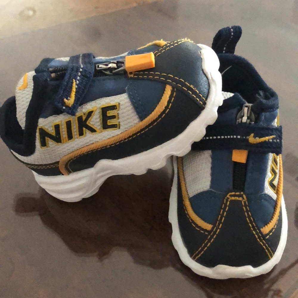 Nike [play] yellow, white and blue.3c, zip &Velcro